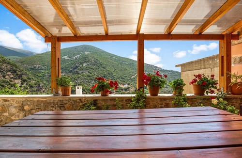 Livadia House | Maria's House with View in Kambos