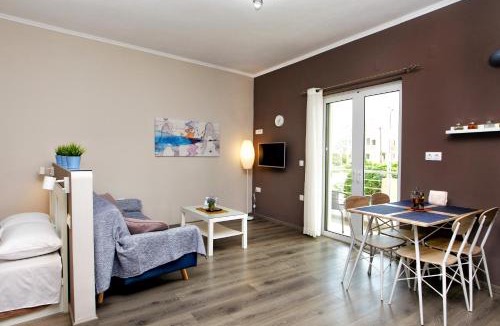 Tsikalaria Apartment | Maria's modern studio 5min from beach
