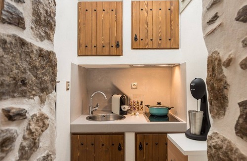 Koronos House | Marina's traditional stone house