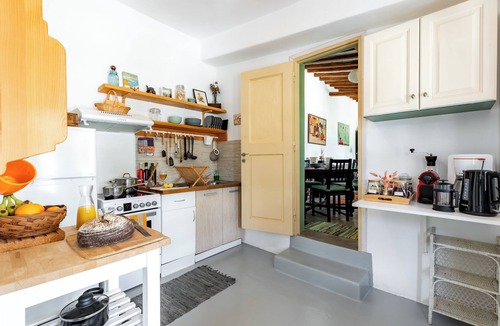 Parasporos House | Marsha's Beach House | Steps from the Sand & Close to Town