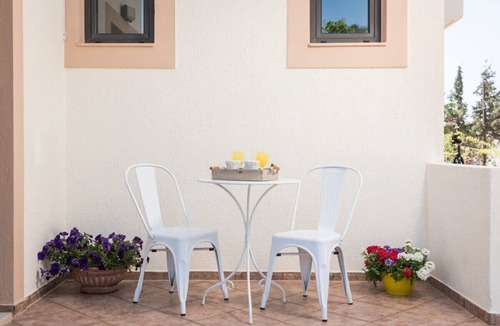 Gialos Condo | Mear Family Escape - Cretan Garden Getaway