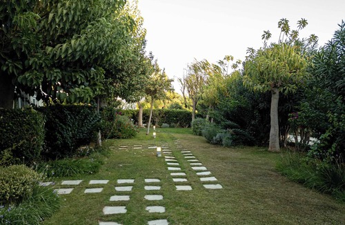 Gialos Apartment | Mear Garden Studio - Cozy Garden Getaway