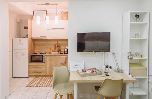 Komotini Apartment | Mellow Yellow