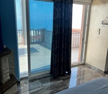 Nea Mesagkala Apartment | MESAGGALA PALACE No 2 FIRSTLINE SEA