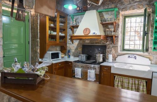 Petrochori House | Messenian Serenity