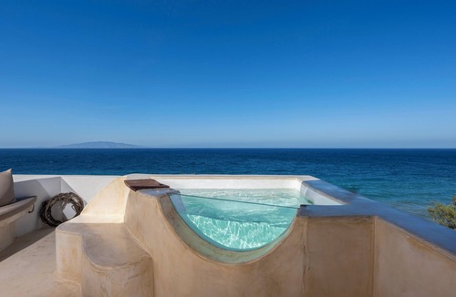 Kamari Villa | Michelangelo Beach Villa