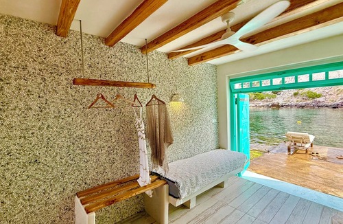 Milos Apartment | Milos Boathouse-Only one in Milos with sea view on both sides & stunning sunset