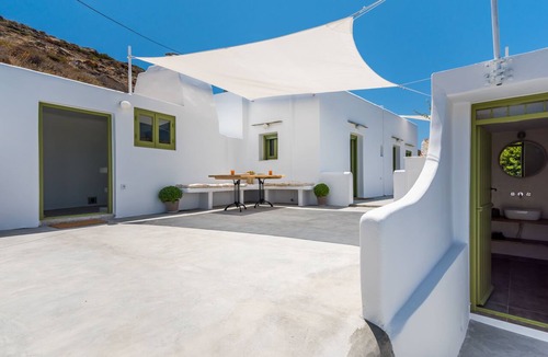 Milos House | Milos Casa ,where the guests can enjoy the gentle and relaxing sound of reeds.