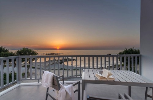 Apollonia Apartment | MilosWaves First Floor Apartment