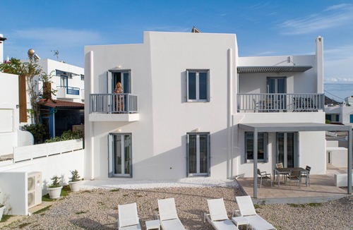 Apollonia Apartment | MilosWaves Ground Floor Apartment