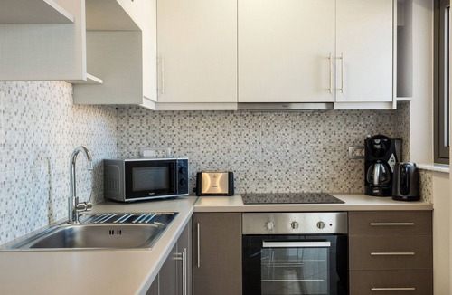 Maleme Apartment | Mimosa Cozy & Modern Flat, steps from Sandy Beach