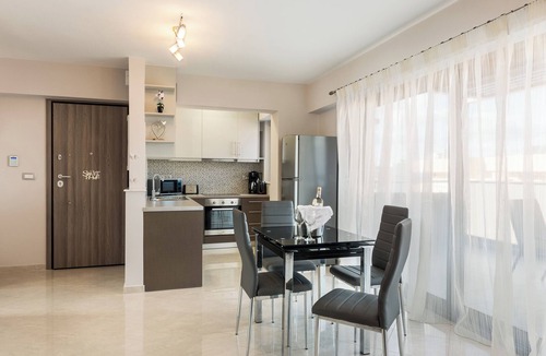 Maleme Apartment | Mimosa Cozy & Modern Flat, steps from Sandy Beach