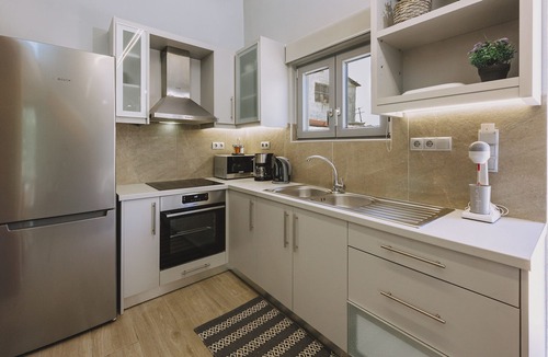 Monopari House | Mini Bella Gonia
