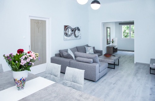 Glyfada Apartment | Minimal 3 bedroom apartment in Glyfada