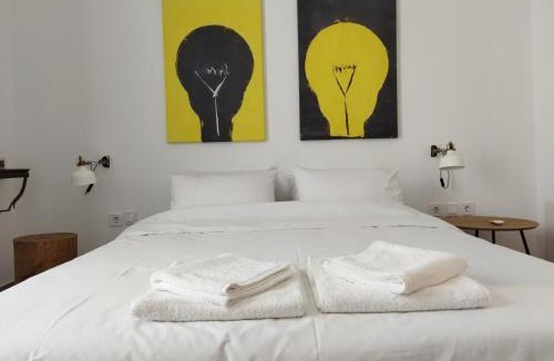 Korinthos Apartment | Minimal apartment by the beach