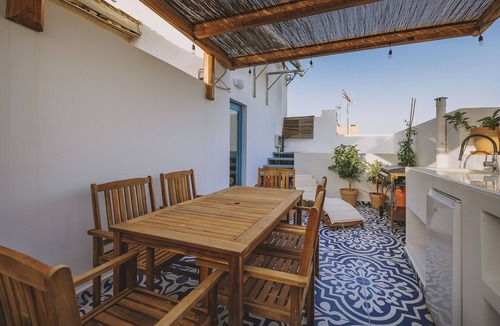 Old Town Rethymnon House | Minoos Residence, Central restored/modern 3floor house w/seasonal roof pool