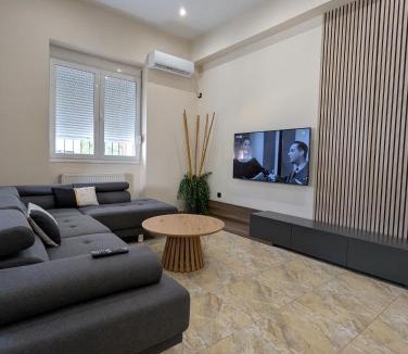 Dafni Apartment | Moda home 3siblings