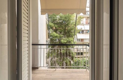 Athens Apartment | Modern Apartment - Balcony & Metro Access