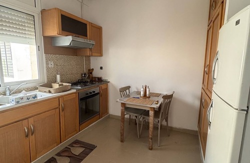 Cite Taieb Mhiri Apartment | Modern Apt in Aouina with AC , Quick Airport Access, Fully Equipped, Cozy &Clean