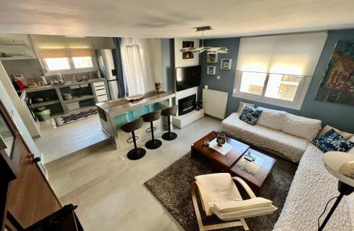 Volos City Centre Apartment | Modern Family Retreat