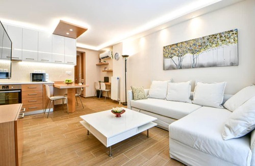 Ampelokipoi Apartment | Modern hospitality, with private garden, Athens