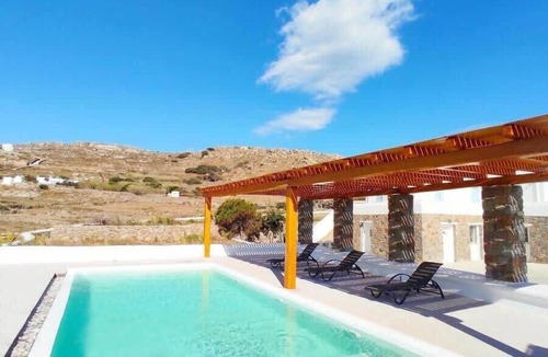 Plintri Apartment | Modern Mykonos 2 Bd Aqua Apt w shared Pool