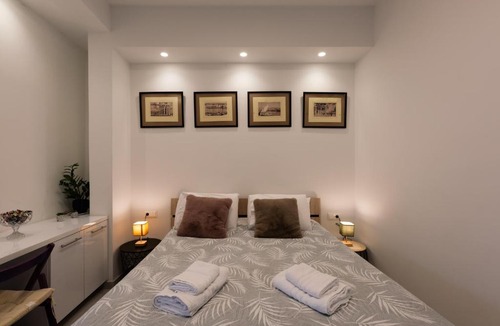 Platia Viktorias Apartment | Modern studio apartment B