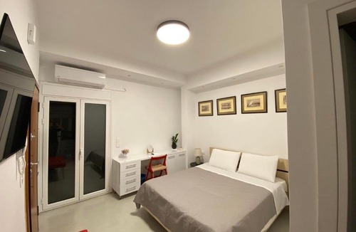 Platia Viktorias Apartment | Modern studio apartment B
