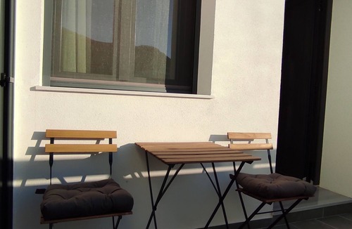 Galissas Apartment | Modern studio in enchanting Galissas with AC, Sat-WiFi, 160m from the beach!