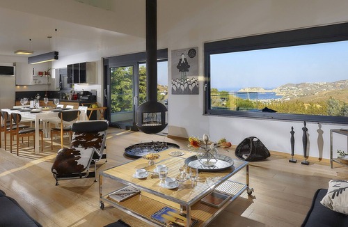 Agia Pelagia Villa | Modern Villa w/ Tennis Court, Private pool, Ping Pong Table close to Sea & Shops