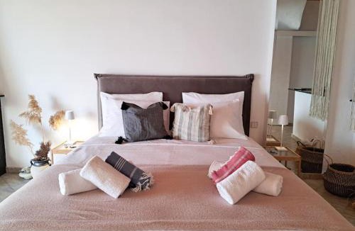 Kokinos Pirgos Apartment | Moonstone Seafront Suite