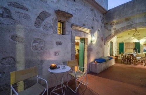 Monopari House | Moundros 1620 Venetian Residence