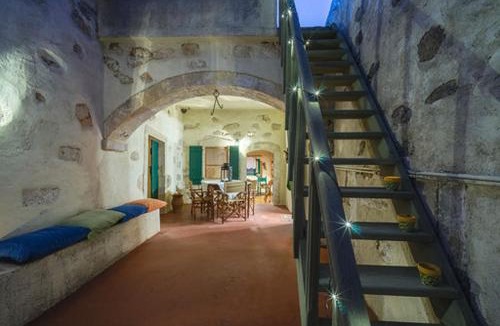 Monopari House | Moundros 1620 Venetian Residence
