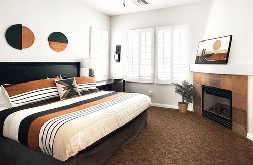 La Quinta Villa | Mountain View King Retreat in Gated Desert Villas