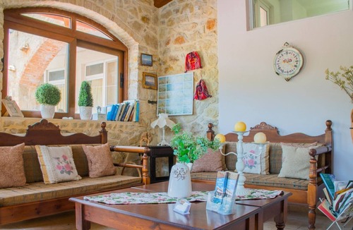 Thronos Bed & Breakfast | Mountain View Rooms for 19 people