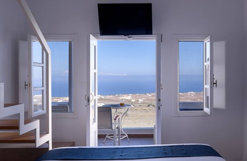 Oia Hotel | Muses Cycladic Suites - Arched Sea View Loft Suite with Seasonal Hot Tub
