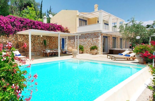 Petaleia Villa | My Rental Homes - Villa Aspro with swimming pool with jacuzzi, terrace sea view