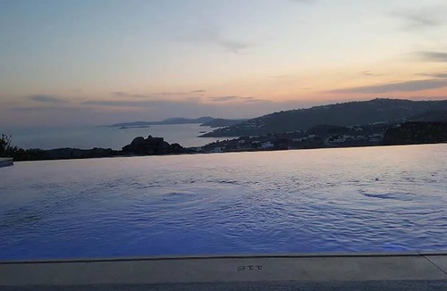 Paraga Villa | My Rental Homes - Villa Elmas with private swimming pool and large seating area