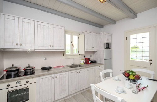 Naxos Town Villa | My Villa I , 2-bedroom villa in charming Naxos with AC, WiFi. Enjoy your stay