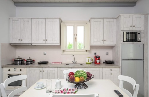 Naxos Town Villa | My Villa I , 2-bedroom villa in charming Naxos with AC, WiFi. Enjoy your stay