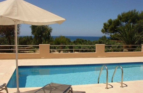 Kounopetra Villa | Nafsika Beach House: Large Private Pool, Walk to Beach, Sea Views, A/C, WiFi