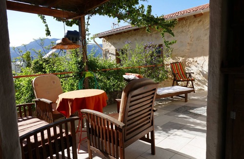 Vlachiana House | Natursteinhaus in Ruhiger Lage, Ideal zum Wandern und Radfahren