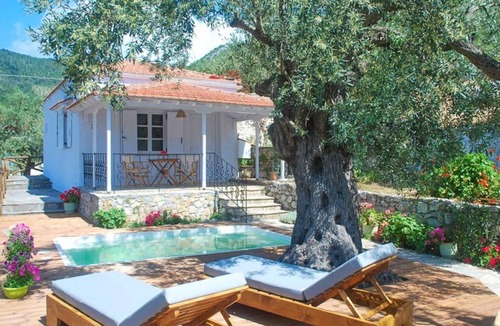 Votsi Villa | Neptune Private Pool, Walk to Beach, A/C, WiFi
