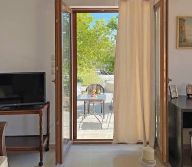 Heraklion Apartment | New Apt Close to Medical Center with Garden
