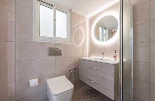 Anafiotika Apartment | NEW! Bright & Remodeled 1Bed apt 2min Walk to Acropolis