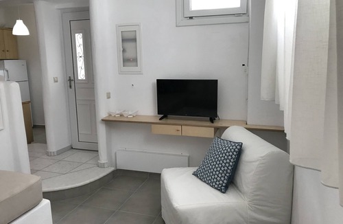 Agia Anna House | New house at Agia Anna area with two separate rooms on different levels.
