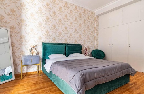 Makrigianni Apartment | New Huge 5BDR/2bath Apt(+netflix)/1min toAcropolis