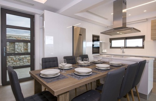 Kato Galatas Villa | New Lux villa★Sauna & Jacuzzi★2 Private Heated Pool★ 24sleeps★Walk to everything