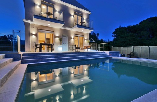 Ag. Georgios Villa | Newly Built 2-Bedroom Villa, A/C, Private Pool, 5 mins walk to Restaurants & Beach in Agios Georgios