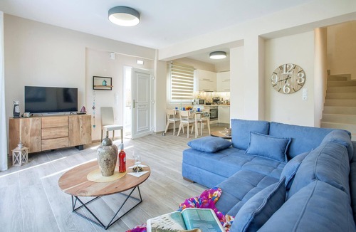 Ag. Georgios Villa | Newly Built 2-Bedroom Villa, A/C, Private Pool, 5 mins walk to Restaurants & Beach in Agios Georgios